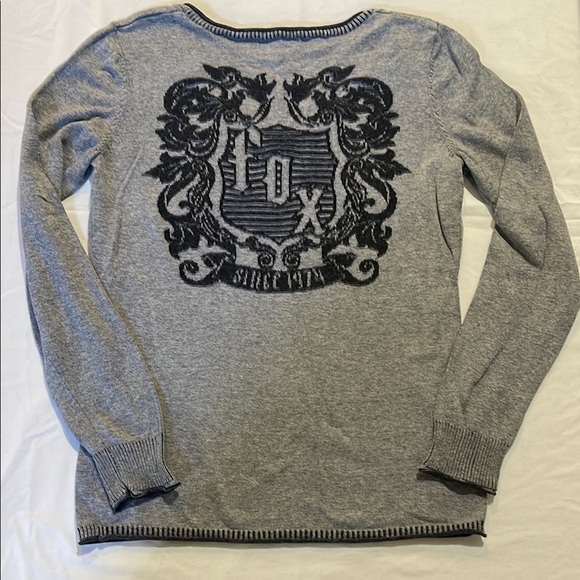 Fox Gray V-Neck Sweater Classic Knit Design - Picture 10 of 10